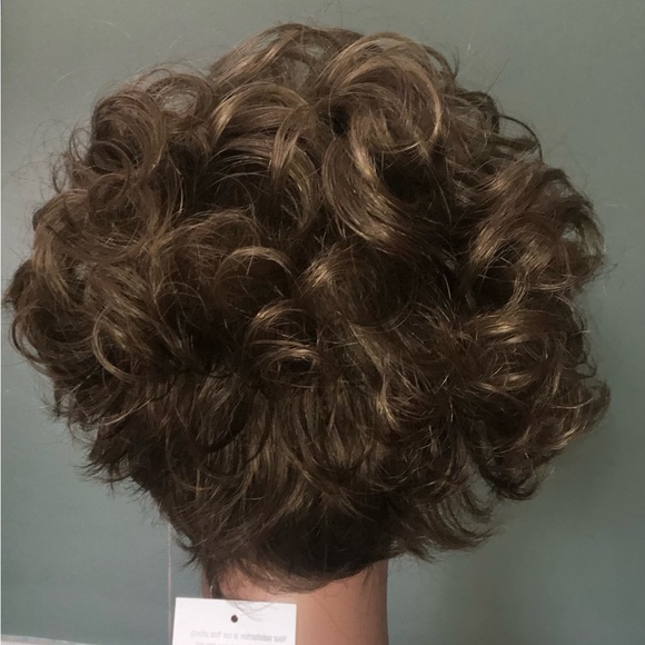 Paula Young wig - Beryl- 10/26 buttered toast Size average. - Picture 3 of 5